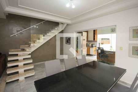 Casa à venda com 5 quartos, 250m² em Jardim Ana Rosa, São Paulo