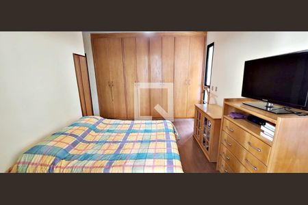 Quarto 1 de apartamento para alugar com 4 quartos, 156m² em Vila Suzana, São Paulo