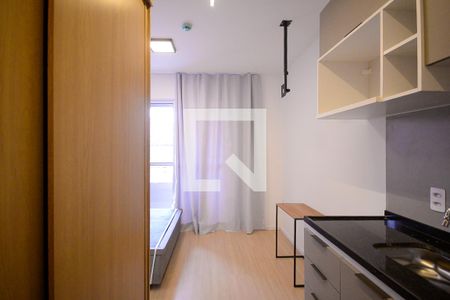 Quarto/Cozinha  de apartamento para alugar com 1 quarto, 18m² em Vila Santo Estefano, São Paulo