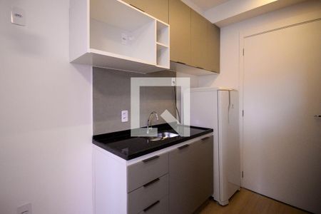 Quarto/Cozinha  de apartamento para alugar com 1 quarto, 18m² em Vila Santo Estefano, São Paulo