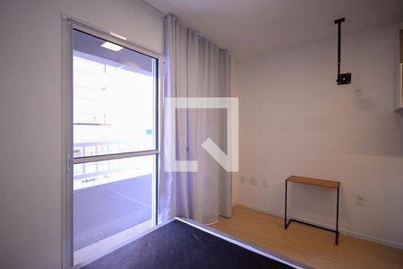 Quarto/Cozinha  de apartamento para alugar com 1 quarto, 18m² em Vila Santo Estefano, São Paulo