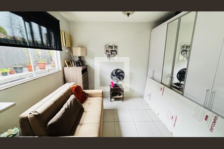 Quarto 1 de casa de condomínio para alugar com 5 quartos, 196m² em Vargem Pequena, Rio de Janeiro