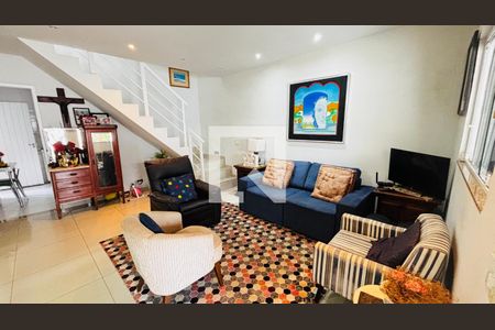 Sala de casa de condomínio para alugar com 5 quartos, 196m² em Vargem Pequena, Rio de Janeiro