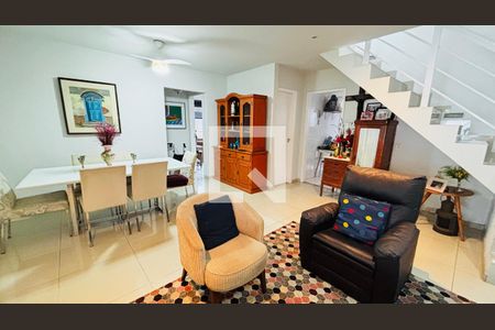 Sala de casa de condomínio para alugar com 5 quartos, 196m² em Vargem Pequena, Rio de Janeiro