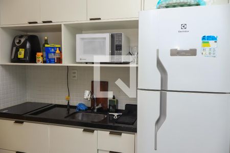 Cozinha de kitnet/studio para alugar com 1 quarto, 23m² em Costa Azul, Salvador