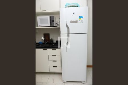 Cozinha de kitnet/studio para alugar com 1 quarto, 23m² em Costa Azul, Salvador