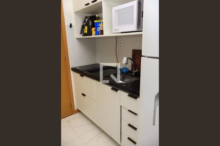 Cozinha de kitnet/studio para alugar com 1 quarto, 23m² em Costa Azul, Salvador