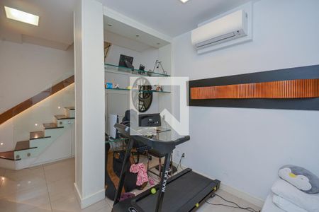 Escritório de casa à venda com 3 quartos, 200m² em Vila Sofia, São Paulo