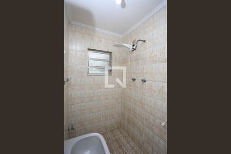 Banheiro de casa para alugar com 2 quartos, 60m² em Jardim Helga, São Paulo