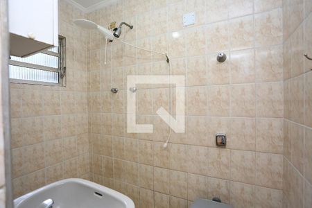 Banheiro de casa para alugar com 2 quartos, 60m² em Jardim Helga, São Paulo