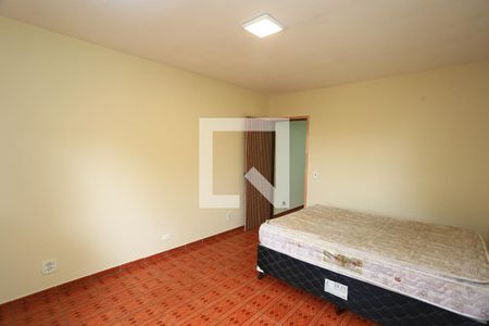 quarto 1 de casa para alugar com 2 quartos, 60m² em Jardim Helga, São Paulo