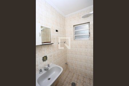Banheiro de casa para alugar com 2 quartos, 60m² em Jardim Helga, São Paulo