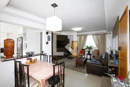 Sala de apartamento para alugar com 3 quartos, 80m² em Padre Eustáquio, Belo Horizonte