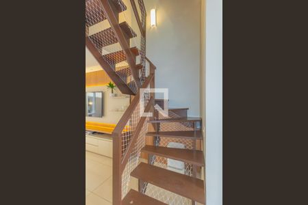 Escada de casa de condomínio à venda com 3 quartos, 160m² em Centro, Canoas