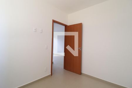Quarto 1 de apartamento para alugar com 2 quartos, 80m² em Jardim Holanda, Uberlândia