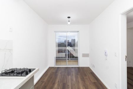 Sala/Cozinha de apartamento para alugar com 1 quarto, 29m² em Parque Vitoria, São Paulo