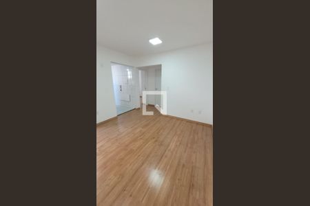 Sala de apartamento para alugar com 2 quartos, 50m² em Planalto, Belo Horizonte