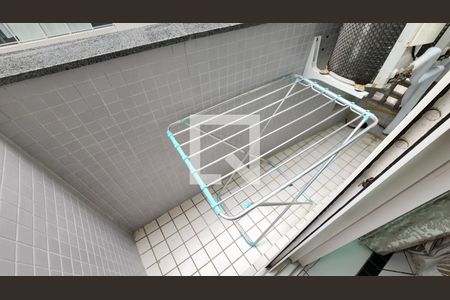 Detalhe Sala de apartamento para alugar com 1 quarto, 85m² em Gonzaga, Santos