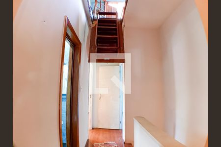 Corredor de casa para alugar com 3 quartos, 120m² em Vila Romana, São Paulo