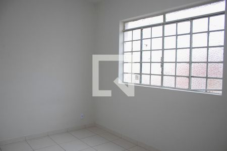 Quarto 1 de casa para alugar com 2 quartos, 80m² em Renascença, Belo Horizonte