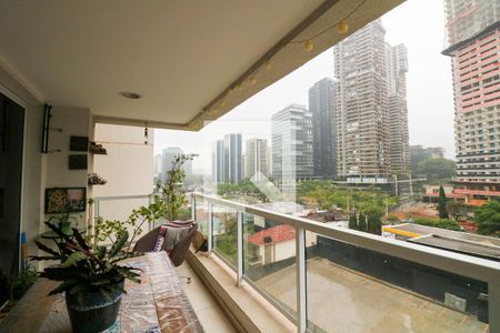 Varanda de apartamento para alugar com 4 quartos, 117m² em Jardim das Acacias, São Paulo