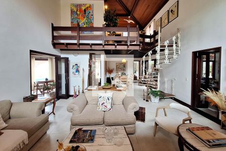 Sala de casa de condomínio à venda com 4 quartos, 990m² em Itaipu, Niterói