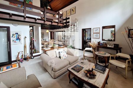 Sala de casa de condomínio à venda com 4 quartos, 990m² em Itaipu, Niterói