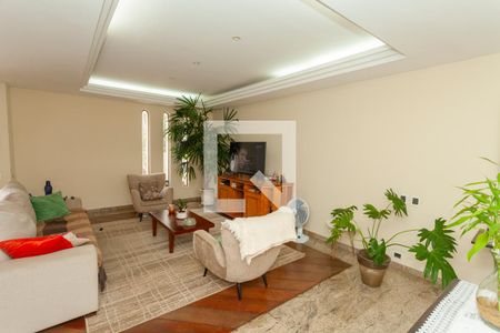 Sala de casa à venda com 4 quartos, 350m² em Jardim Teresa, São Paulo