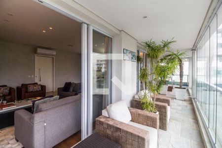 Varanda de apartamento à venda com 4 quartos, 284m² em Alphaville, Santana de Parnaíba