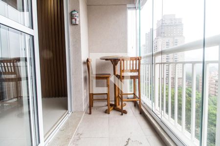 Varanda de apartamento para alugar com 2 quartos, 50m² em Empresarial 18 do Forte, Barueri