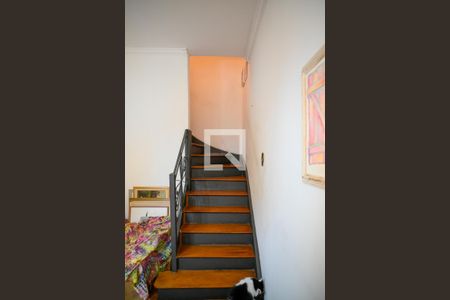 Escadas para Dormitórios de casa à venda com 2 quartos, 180m² em Cambuci, São Paulo