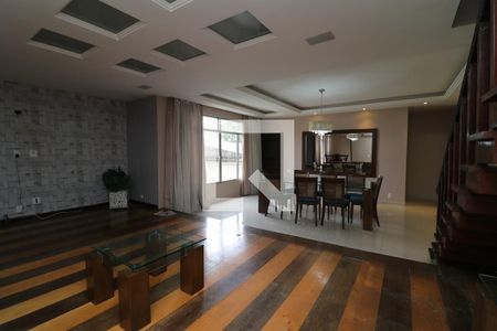 Sala de casa para alugar com 5 quartos, 520m² em Jardim Guanabara, Rio de Janeiro
