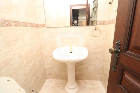 Lavabo de casa para alugar com 5 quartos, 520m² em Jardim Guanabara, Rio de Janeiro