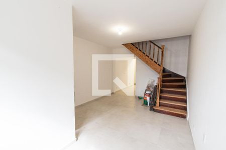 Sala de casa para alugar com 2 quartos, 80m² em Vila Monumento, São Paulo