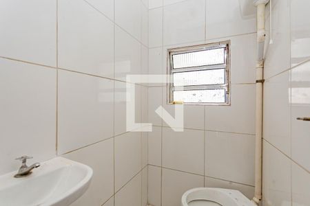 Banheiro Social de casa para alugar com 1 quarto, 60m² em Vila Liviero, São Paulo