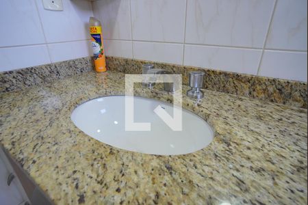 Banheiro da Suíte de apartamento à venda com 3 quartos, 82m² em Passo D’areia, Porto Alegre