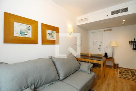 Sala e Cozinha de apartamento para alugar com 1 quarto, 32m² em Pinheiros, São Paulo