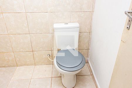 Banheiro Social de casa para alugar com 1 quarto, 100m² em Jardim Lallo, São Paulo