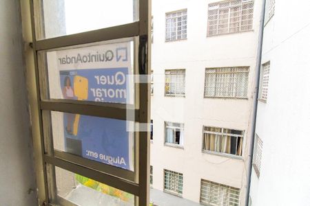 Placa na janela de apartamento para alugar com 2 quartos, 46m² em Jardim Bonifacio, São Paulo