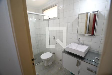 Banheiro de apartamento para alugar com 1 quarto, 54m² em Cambuí, Campinas