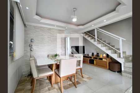 Sala de casa de condomínio para alugar com 3 quartos, 200m² em Pechincha, Rio de Janeiro