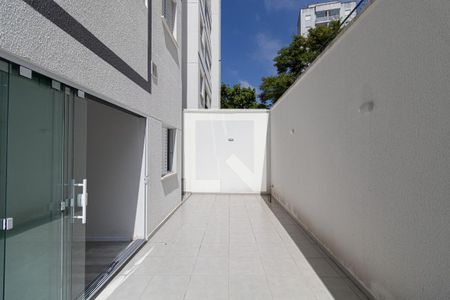 Quintal de apartamento à venda com 2 quartos, 70m² em Vila Carmosina, São Paulo