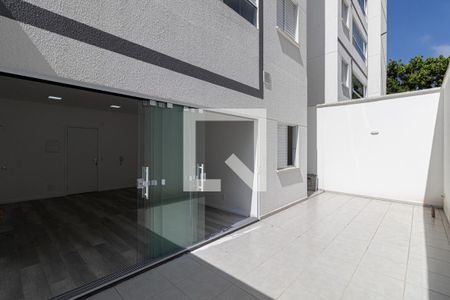 Quintal de apartamento à venda com 2 quartos, 70m² em Vila Carmosina, São Paulo