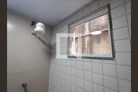 Banheiro de casa de condomínio para alugar com 1 quarto, 45m² em Taquara, Rio de Janeiro