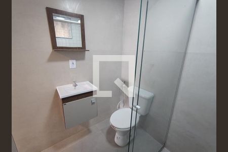 Banheiro de casa de condomínio para alugar com 1 quarto, 45m² em Taquara, Rio de Janeiro