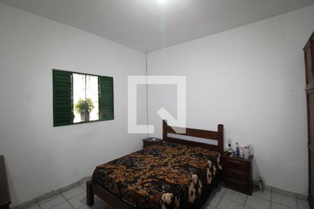 Quarto 1 de casa para alugar com 2 quartos, 80m² em Vila Vitorio Mazzei, São Paulo