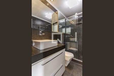 Banheiro de apartamento para alugar com 1 quarto, 57m² em Petrópolis, Porto Alegre