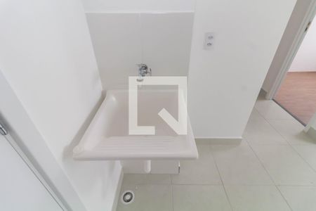 Sala/Cozinha de apartamento para alugar com 2 quartos, 32m² em Vila Carmosina, São Paulo