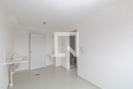 Sala/Cozinha de apartamento para alugar com 2 quartos, 32m² em Vila Carmosina, São Paulo
