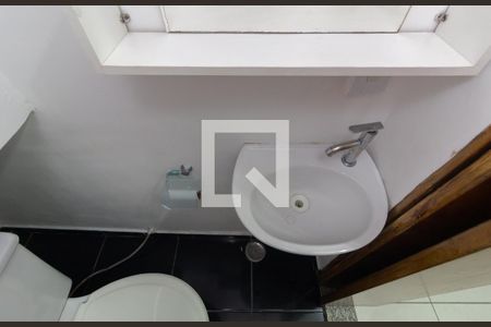 Lavabo de casa de condomínio para alugar com 2 quartos, 92m² em Vila Taquari, São Paulo